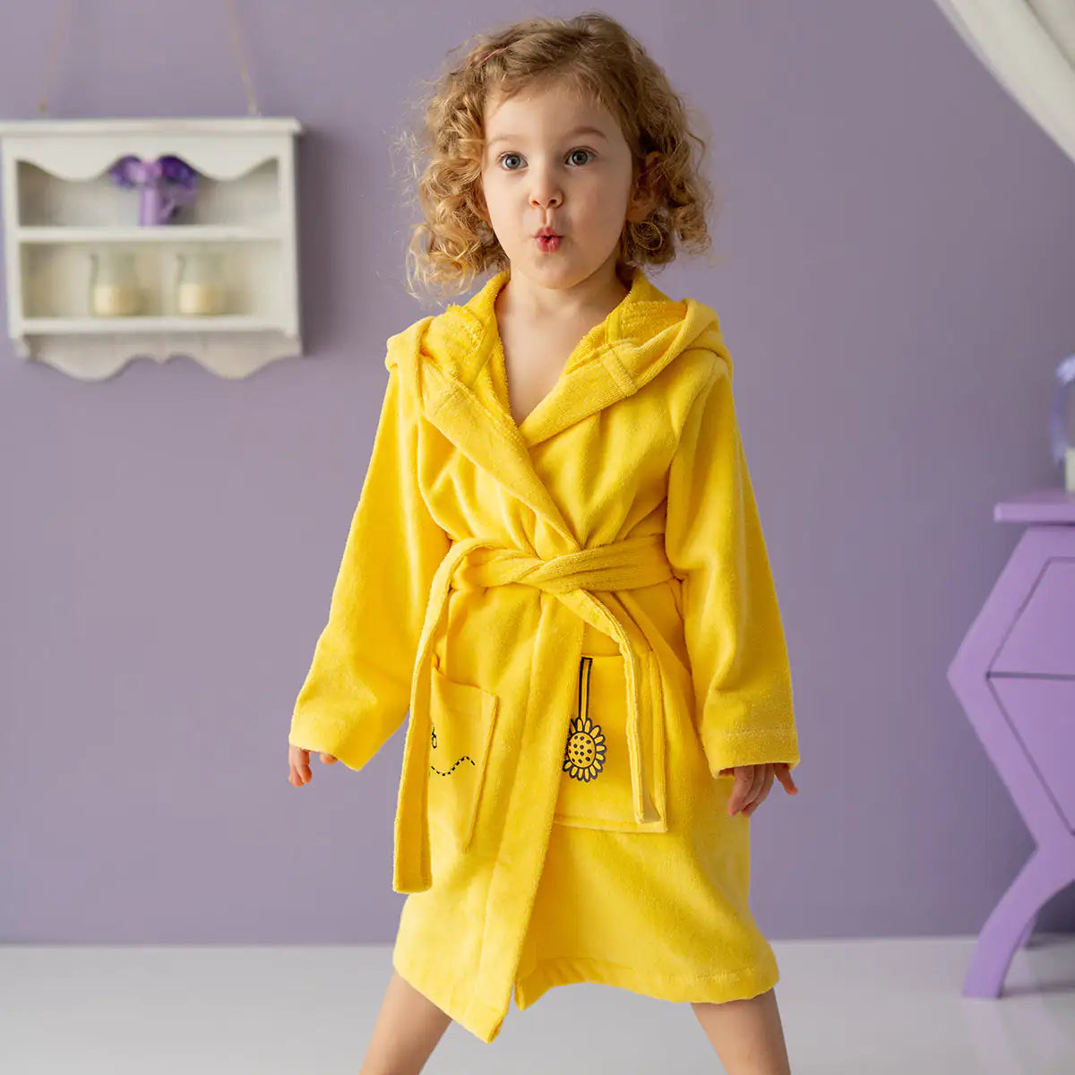π: Milk&Moo Buzzy Bee Velvet Hooded Bathrobe - Luxurious Kids Robe