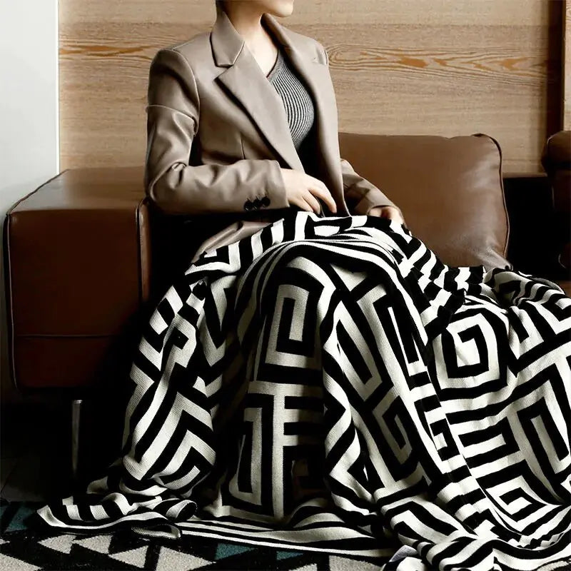 ๐๏ธ: Throw Knitted Blanket - Cozy Accent for Every Living Space