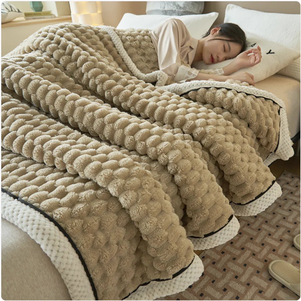 ❄️: Winter Coral Flannel Thermal Blanket - Cozy Warmth for Cold Nights
