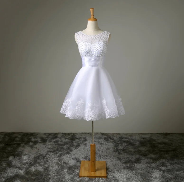 👰: Ivory Short Lace Wedding Dress - Elegant Bridal Gown for Modern Brides