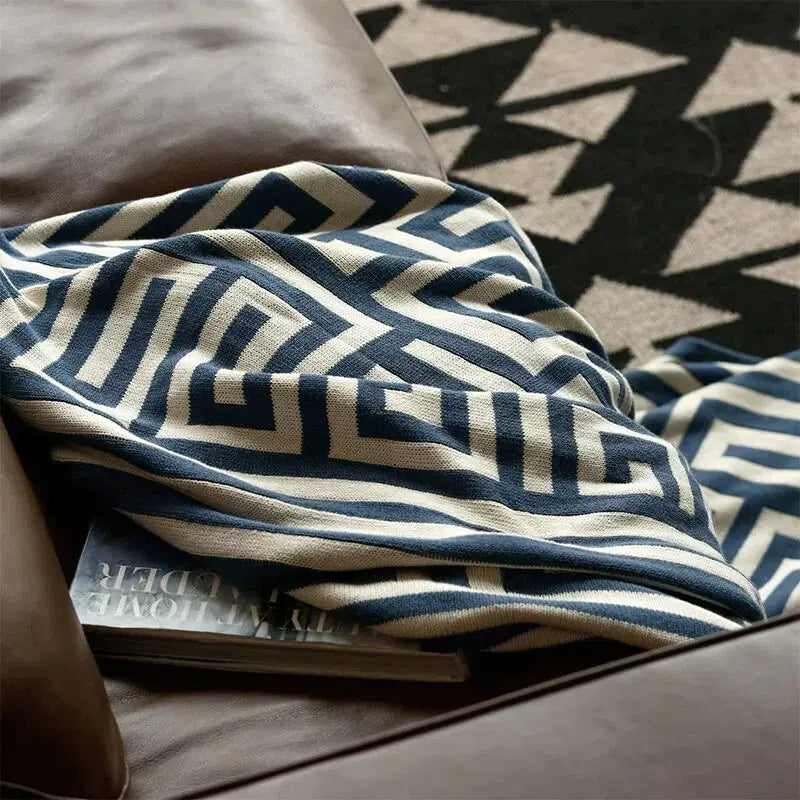 ๐๏ธ: Throw Knitted Blanket - Cozy Accent for Every Living Space
