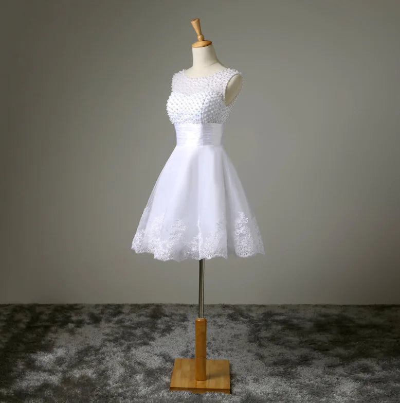 👰: Ivory Short Lace Wedding Dress - Elegant Bridal Gown for Modern Brides