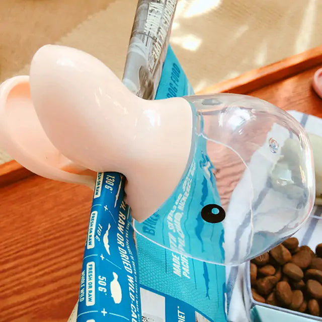🥄: Pet Food Spoon - Convenient Feeding Scoop with Bag Clip