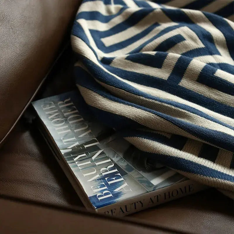 ๐๏ธ: Throw Knitted Blanket - Cozy Accent for Every Living Space