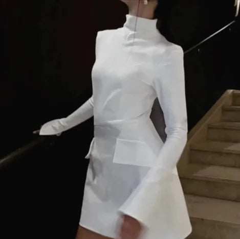 👗: Elegant Slim-Fit Long-Sleeve Dress - Sophisticated Midi with Pleated Design