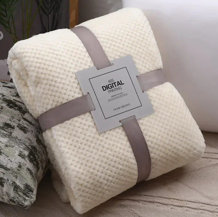 🛋️: Cozy Coral Fleece Sofa Blanket - Plush Comfort Throw with Pineapple Pattern