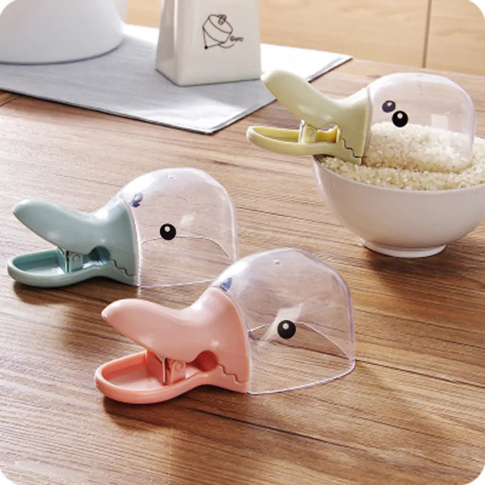 🥄: Pet Food Spoon - Convenient Feeding Scoop with Bag Clip