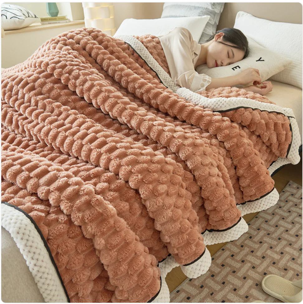 ❄️: Winter Coral Flannel Thermal Blanket - Cozy Warmth for Cold Nights