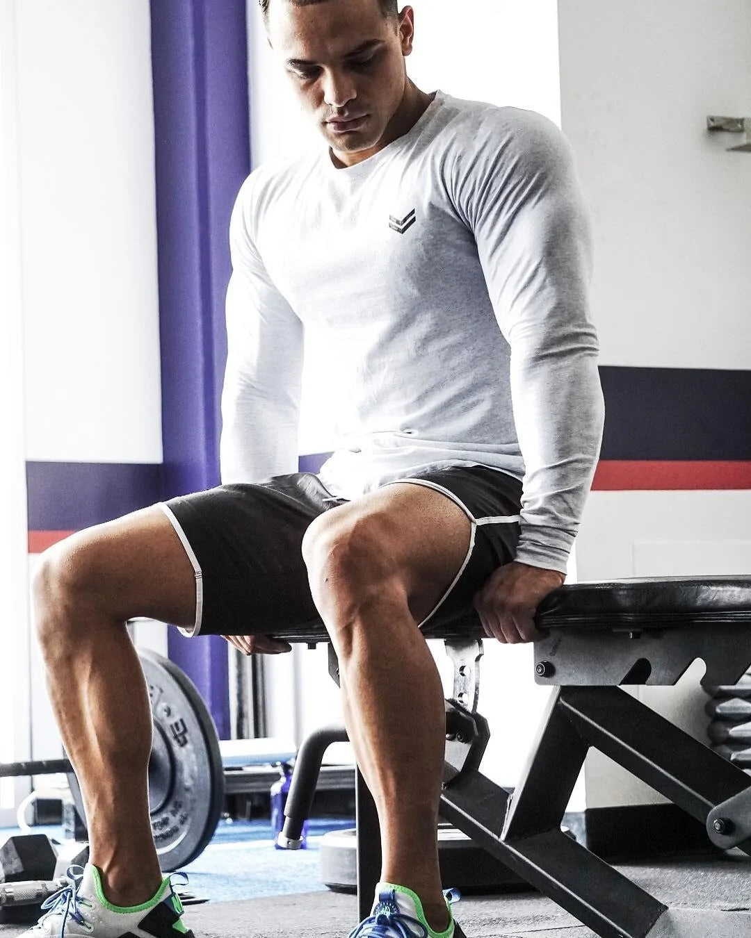 👕: Men's Long Sleeve Cotton T-Shirt - Solid Color Athletic Comfort