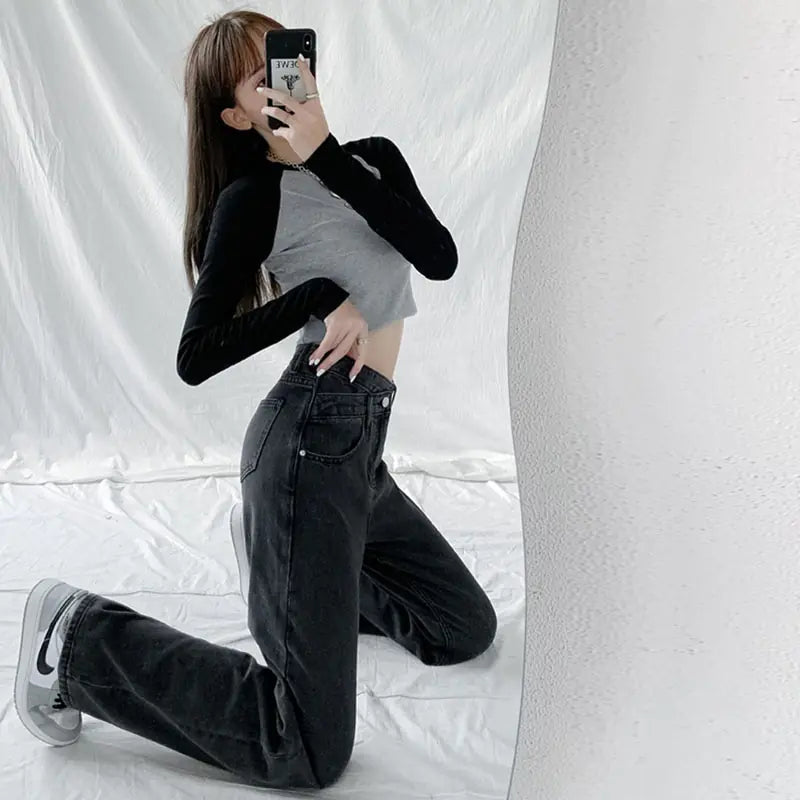 👖: Chic High-Waist Wide Leg Jeans - Vintage Fashion Statement Denim