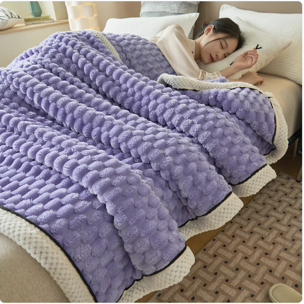 ❄️: Winter Coral Flannel Thermal Blanket - Cozy Warmth for Cold Nights