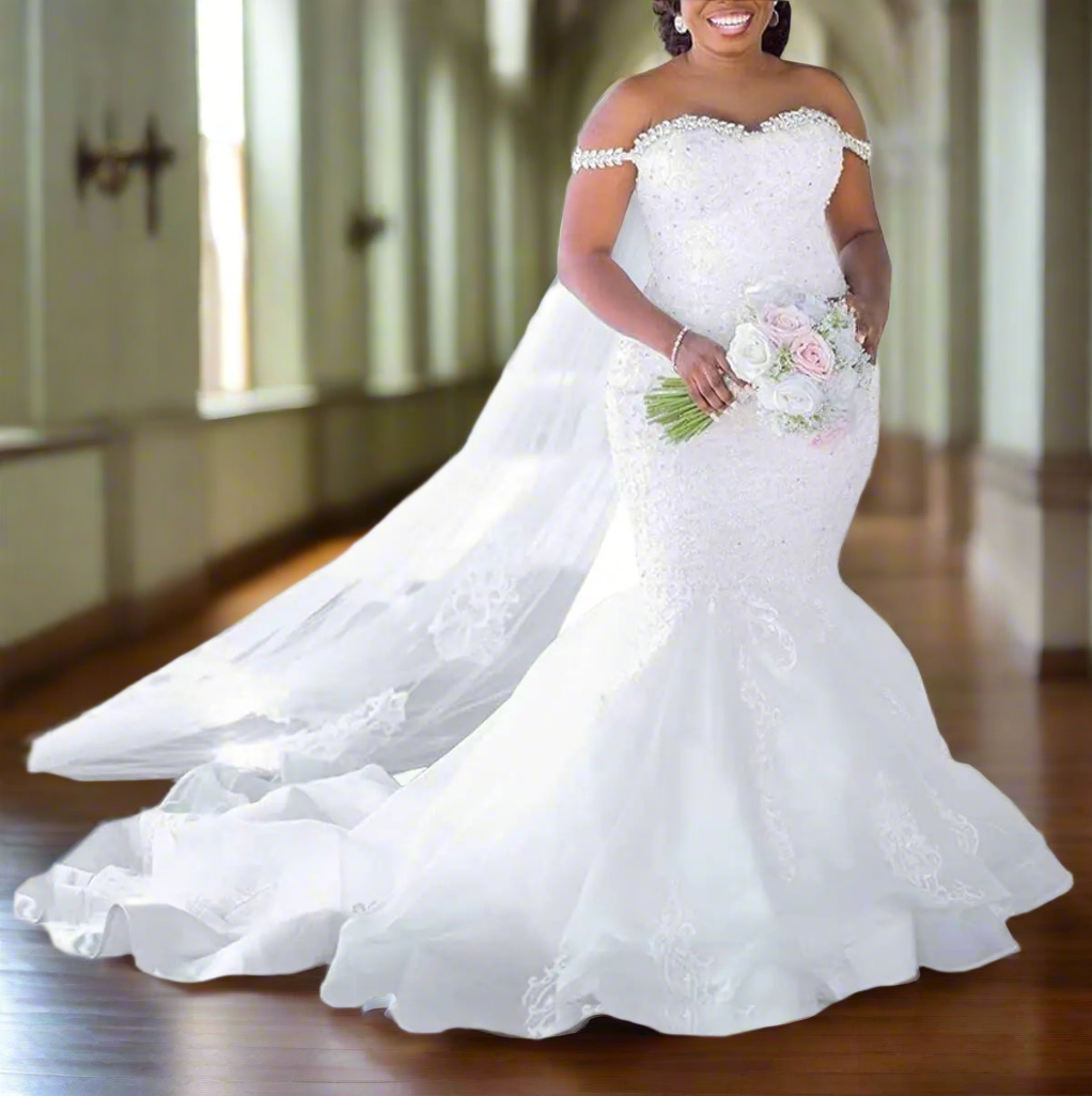 👰: Plus Size Mermaid Wedding Dress - Crystal Beaded Bridal Gown