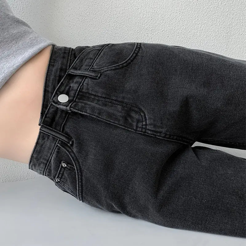 👖: Chic High-Waist Wide Leg Jeans - Vintage Fashion Statement Denim