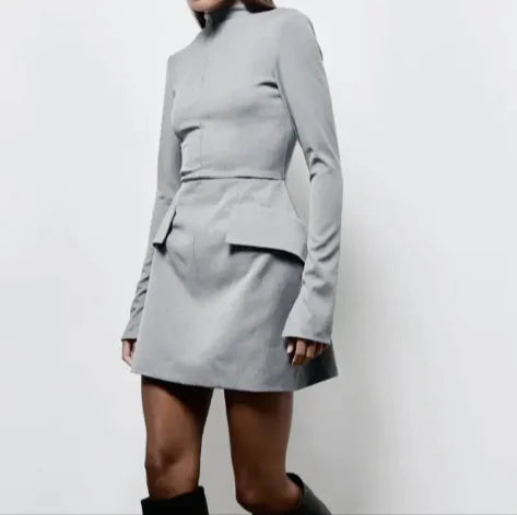 👗: Elegant Slim-Fit Long-Sleeve Dress - Sophisticated Midi with Pleated Design