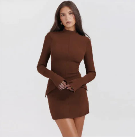 👗: Elegant Slim-Fit Long-Sleeve Dress - Sophisticated Midi with Pleated Design