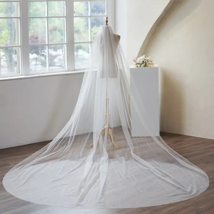 ✨: Single Layer Sparkly Wedding Veil with Long Train - Bridal Elegance