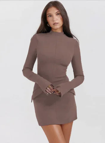👗: Elegant Slim-Fit Long-Sleeve Dress - Sophisticated Midi with Pleated Design