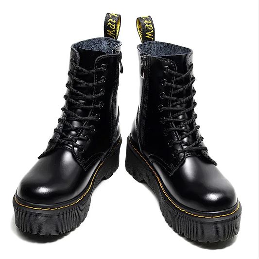 🥾: Lace-Up Motorcycle Boots