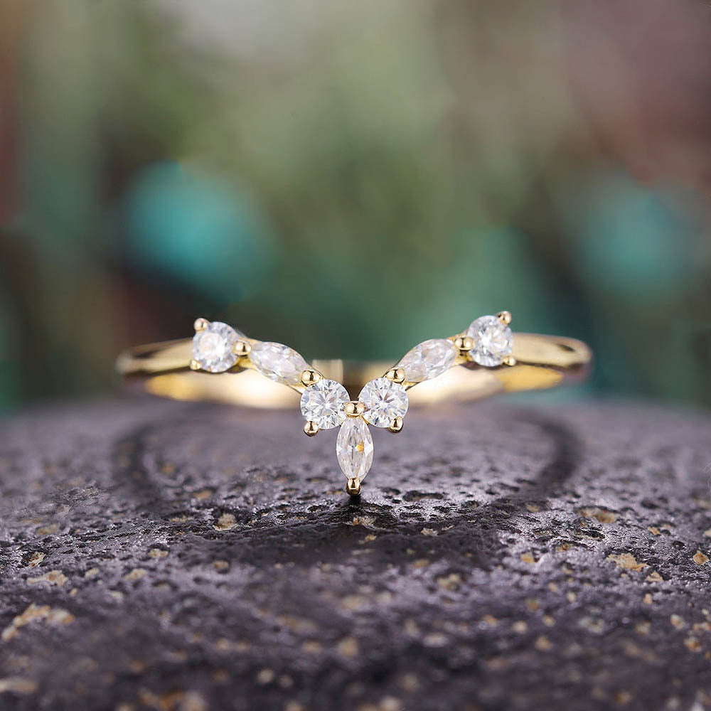 💍: V-Shaped Horse Eye Zircon Geometric Ring - Modern Statement Jewelry