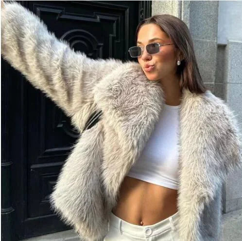 🦊: Women's Faux Fox Fur Coat - Luxurious Winter Glamour