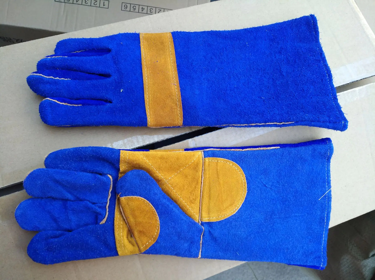 🔥: Welding Gloves - Durable Cowhide Work Gloves for High-Temperature Protection