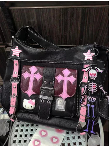 👜: Sanrio Hello Kitty Black & Pink Colorblock Crossbody Bag