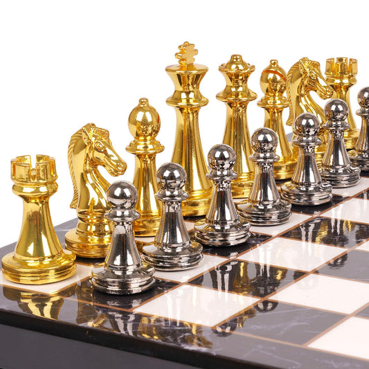 ♟️: Retro Metal Chess Set with Marbled Board – Zinc Alloy Pieces, Extra Queens & Travel Storage for Adults & Kids
