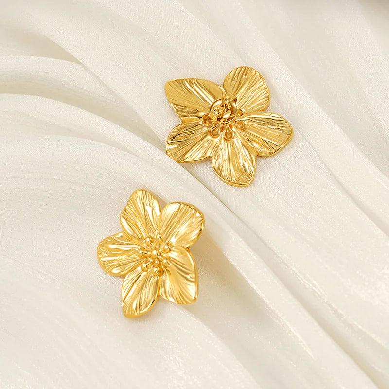 💎: Chic Gold Petal Drop Stud Earrings