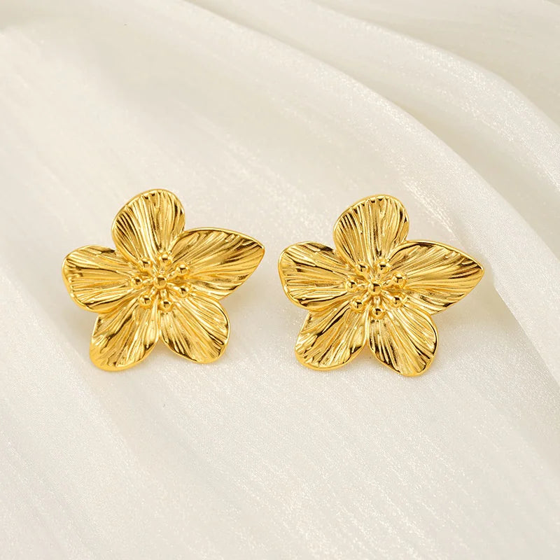 💎: Chic Gold Petal Drop Stud Earrings