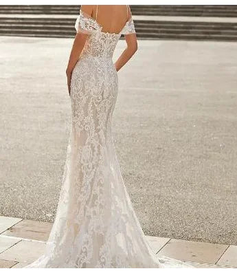 👰: Elegant Tulle Boat Neck High Side Slit Bridal Gown