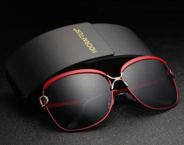 🕶️: Women's Retro Polarized Sunglasses with UV Protection - Vintage Style